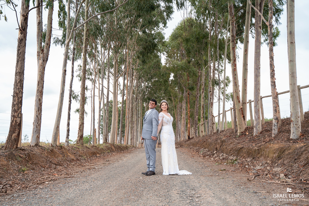 Fotografia externa de casamento na cidade de pitangui pelo fotografo de casamento Israel Lemos o melhor de para de minas e pitangui itauna
