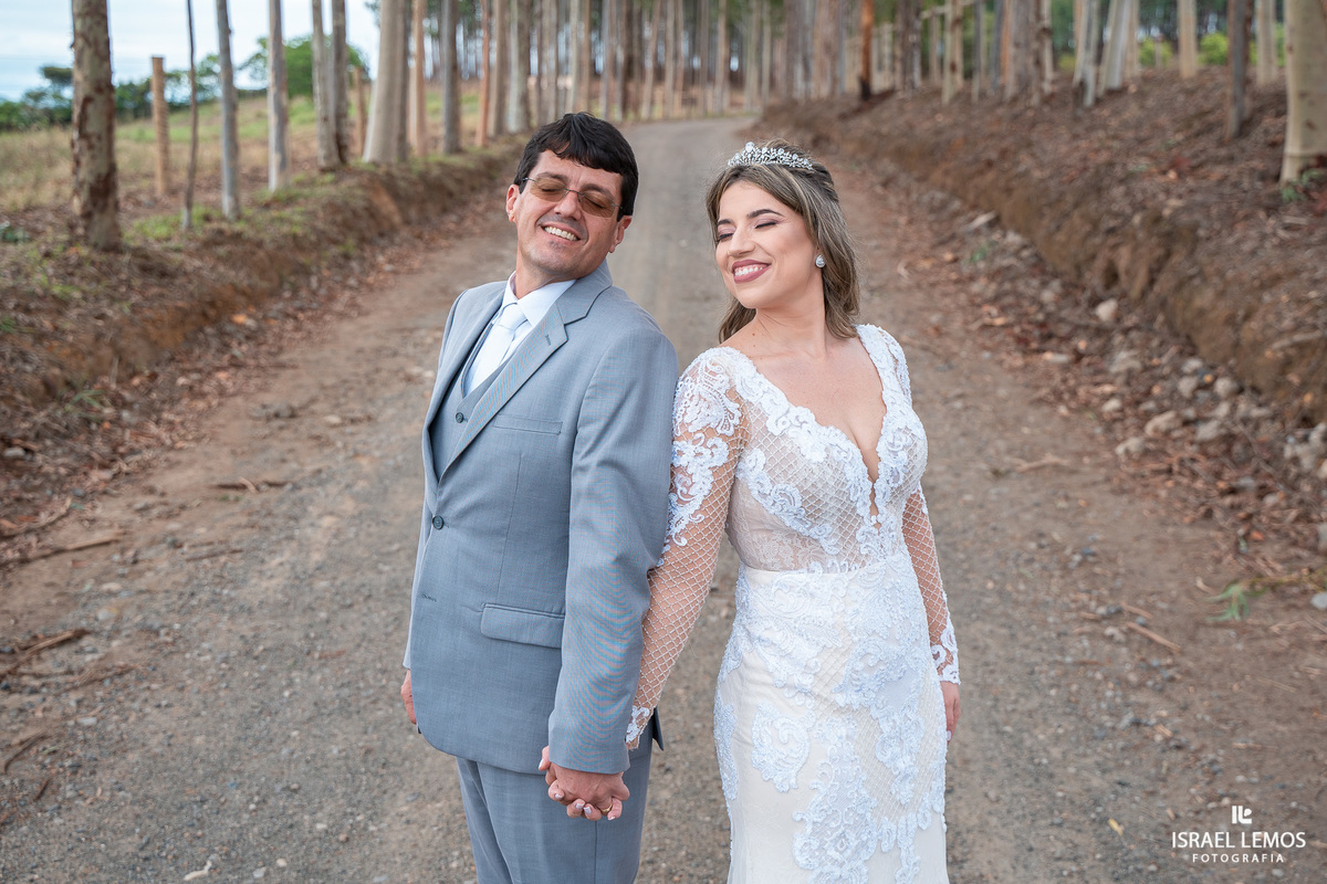 Fotografia externa de casamento na cidade de pitangui pelo fotografo de casamento Israel Lemos o melhor de para de minas e pitangui itauna