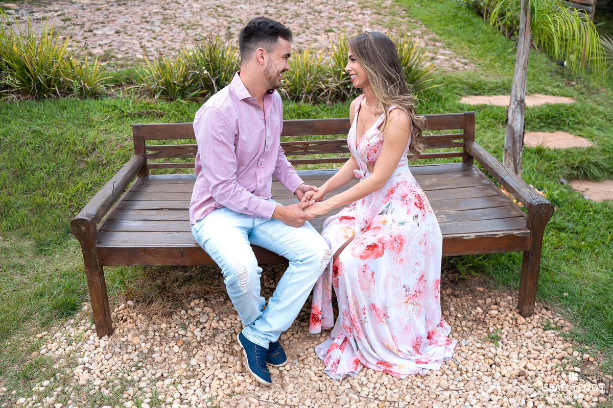 Fotografo faz lindas fotos de casal na lapinha da serra