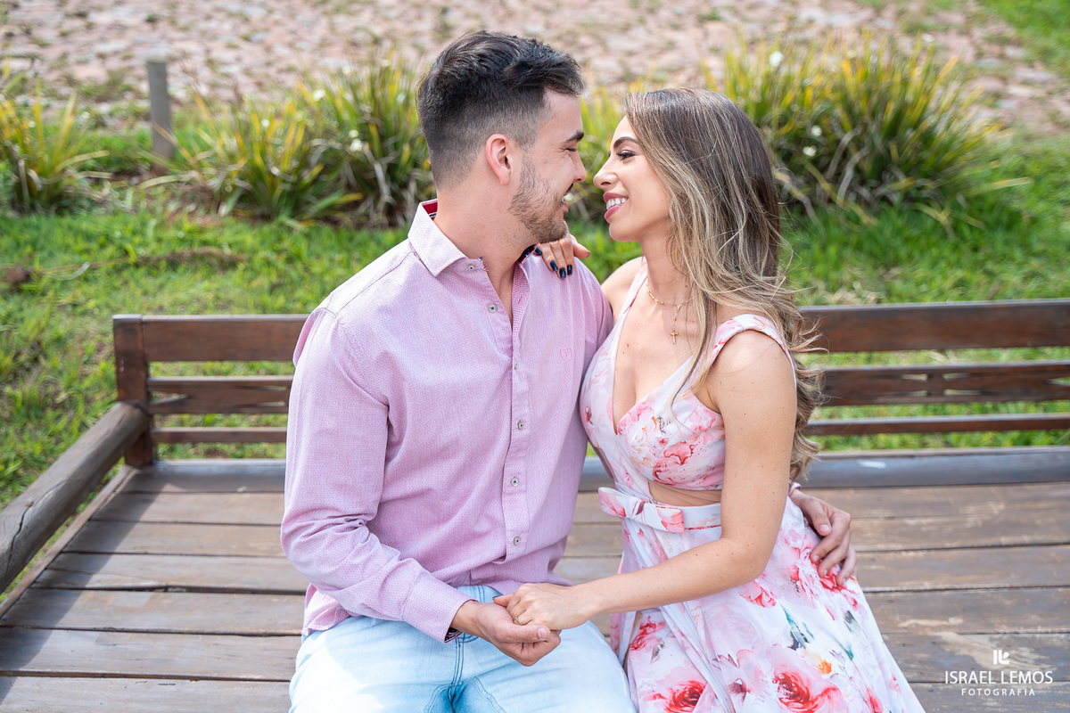 Fotografo faz lindas fotos de casal na lapinha da serra