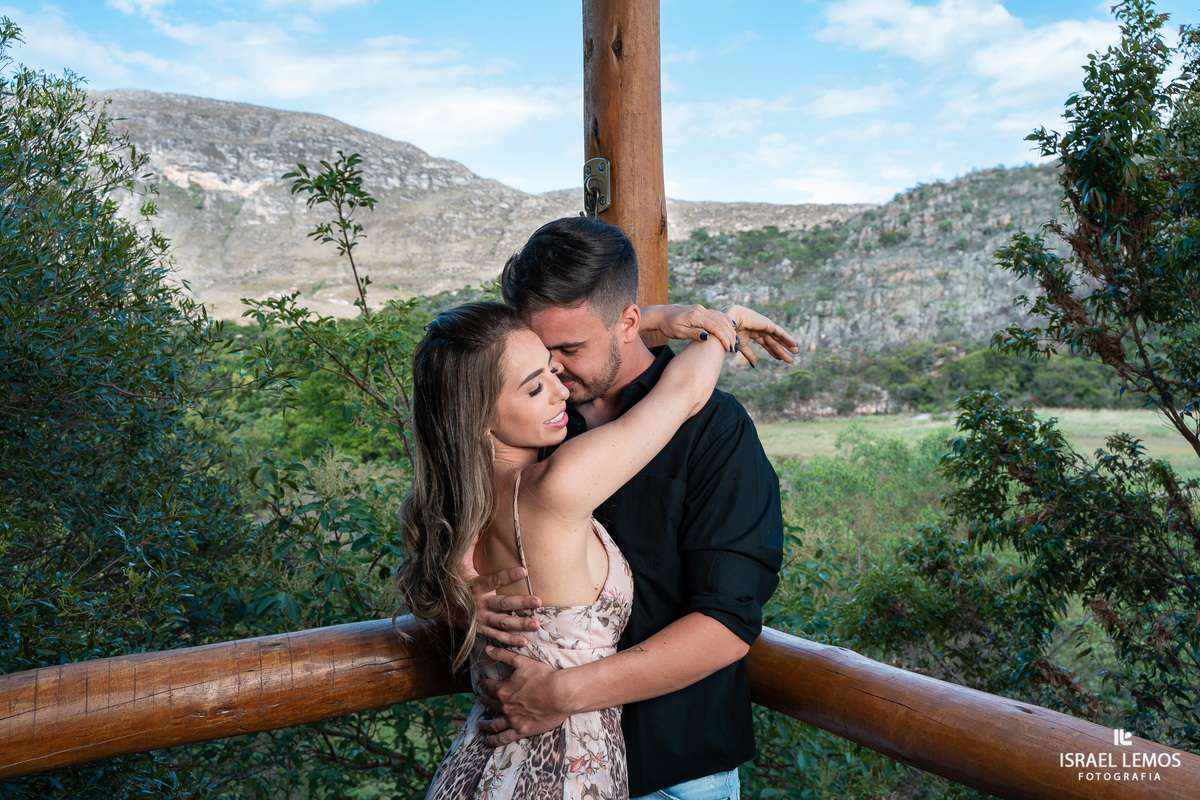 Fotografo faz lindas fotos de casal na lapinha da serra