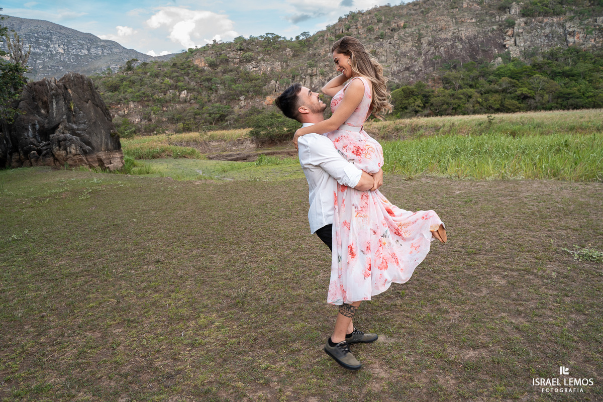 O dia estava lindo e o resultado foi esse... um ensaio romântico, estiloso e divertido, do jeitinho deles!