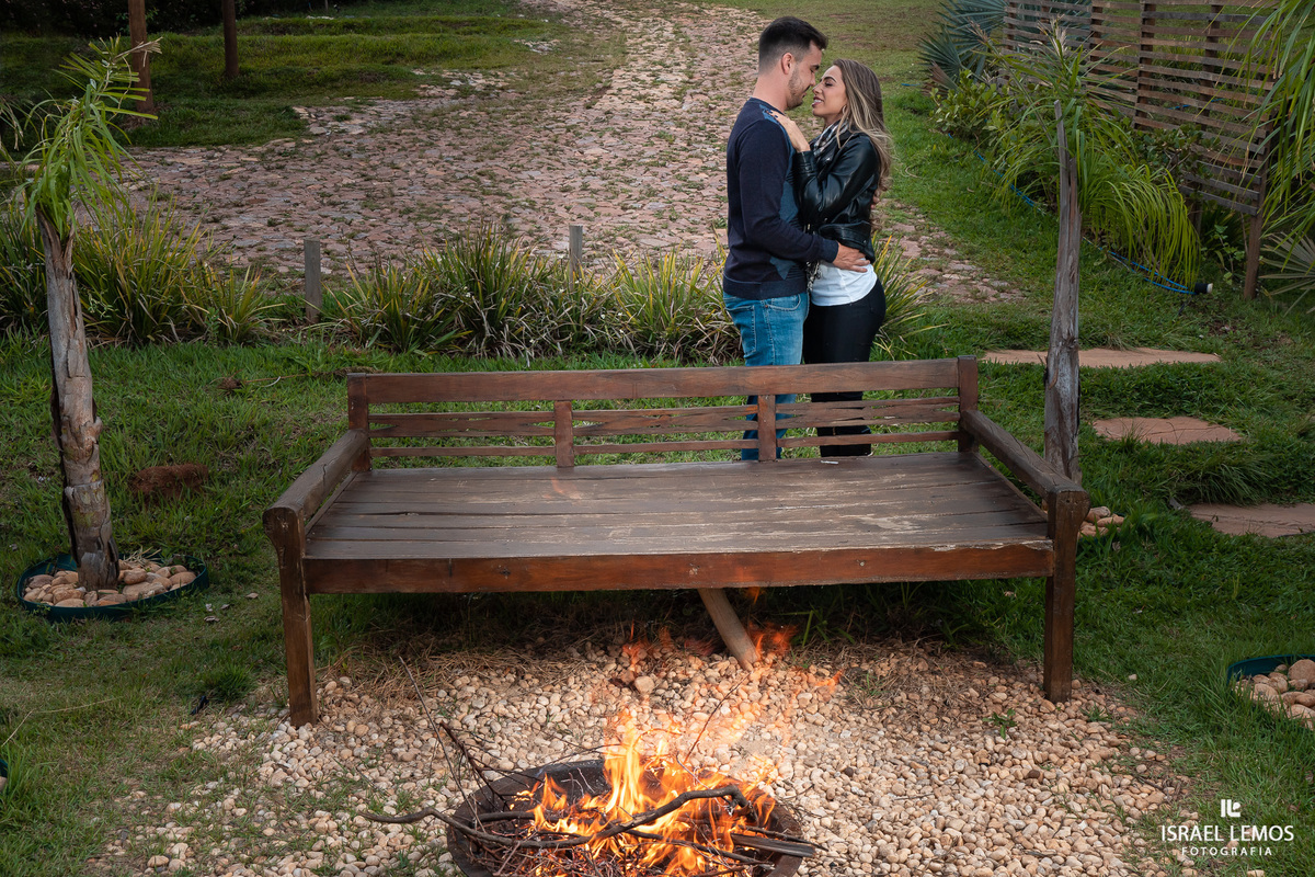 O dia estava lindo e o resultado foi esse... um ensaio romântico, estiloso e divertido, do jeitinho deles! fogo