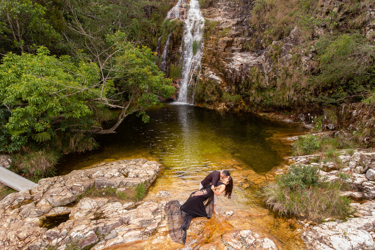 Fotografo e drone de capitólio Israel Lemos faz um ensaio lindo na lagoa azul em capitolio