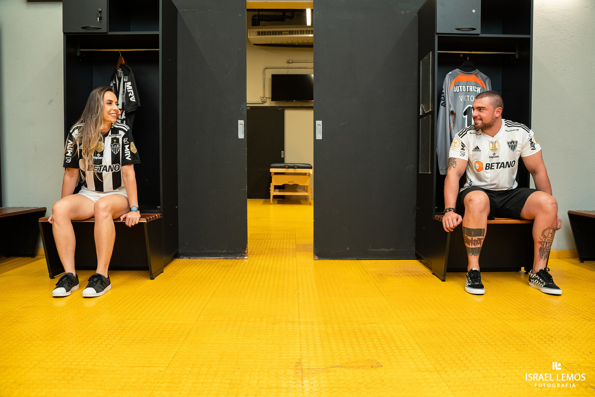 Fotografia de ensaio no estadio mineiro como. de atleticanos apaixonados por atlético mineiro fizemos fotos no vestiário do mineirão 