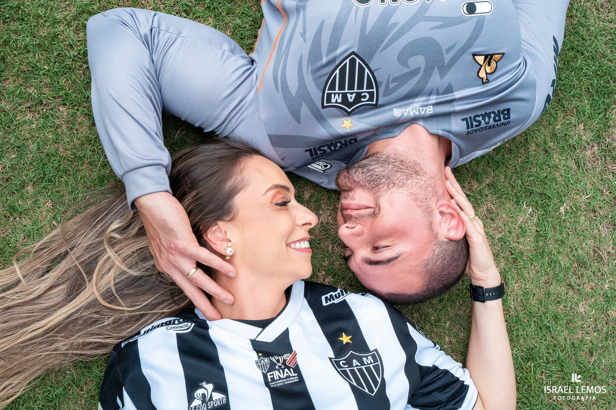 Fotografia de ensaio no estadio mineiro como. de atleticanos apaixonados por atlético mineiro fizemos fotos dento do campo do mineirão 