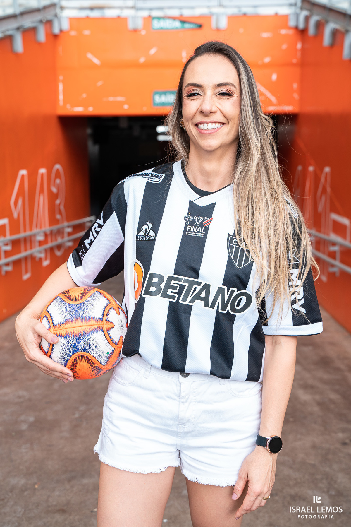 jogador do galo camisa
