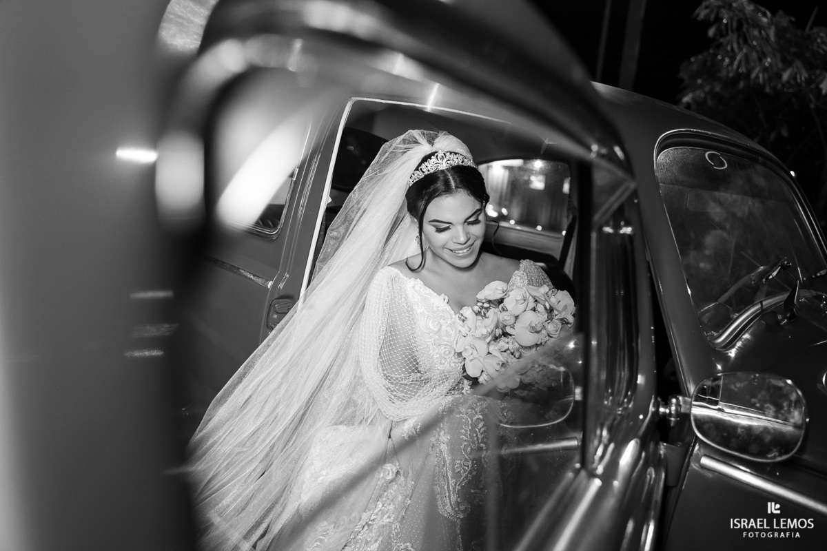 noiva chega no fusca azul em Para de Minas para casamento sao framncsisco 