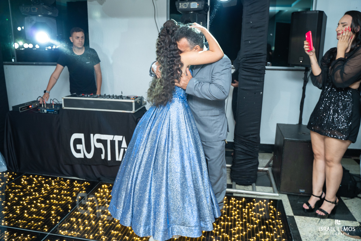 Fotografo faz lindas fotos de debutante na cidade metropolitana de bh