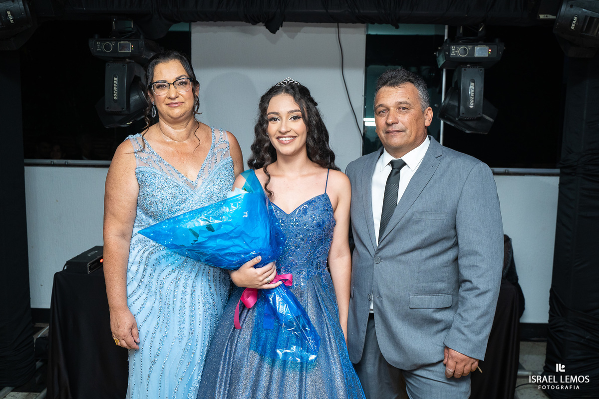 Fotografo faz lindas fotos de debutante na cidade metropolitana de bh
