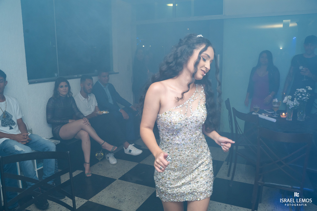 Fotografo faz lindas fotos de debutante na cidade metropolitana de bh