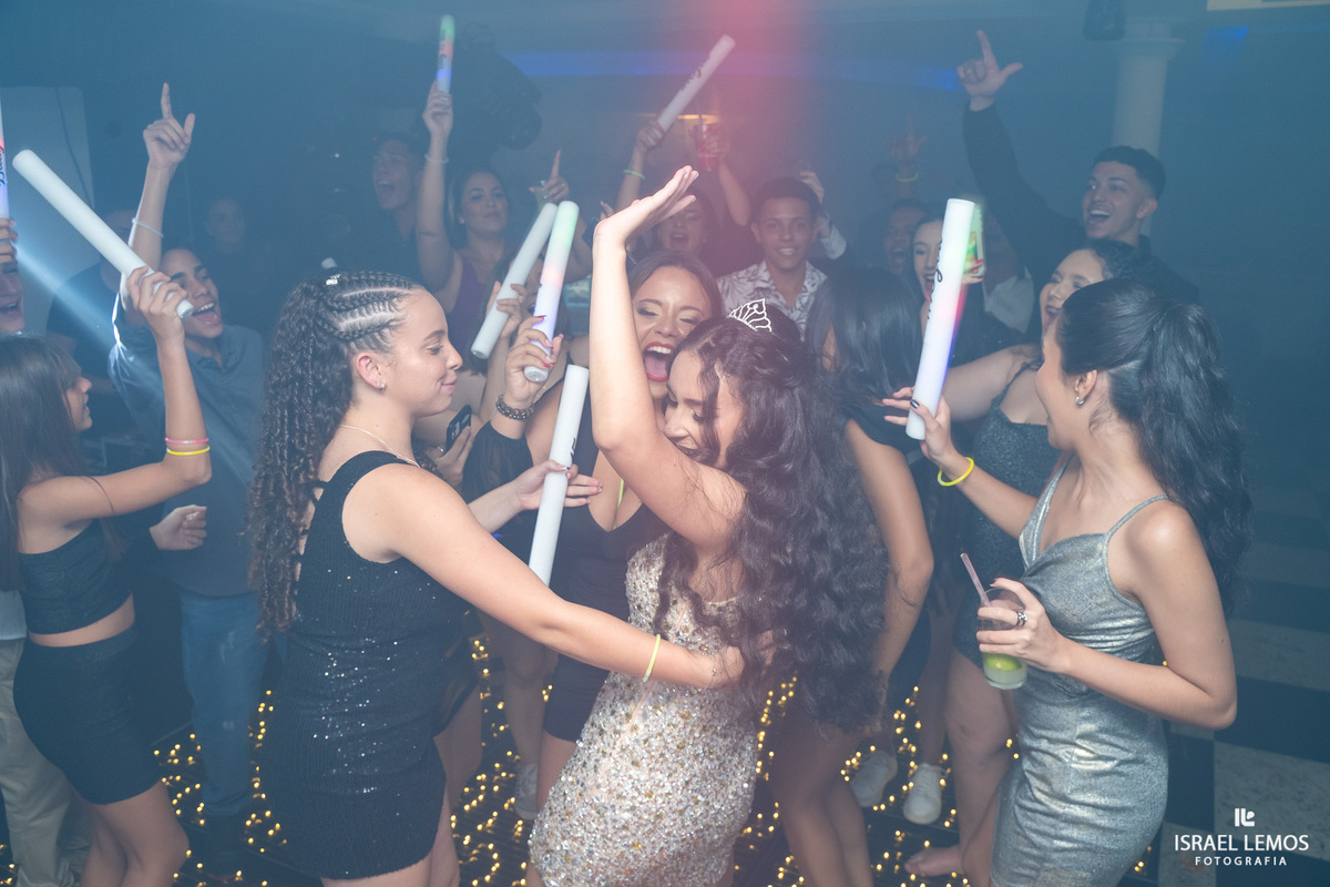 Fotografo faz lindas fotos de debutante na cidade metropolitana de bh