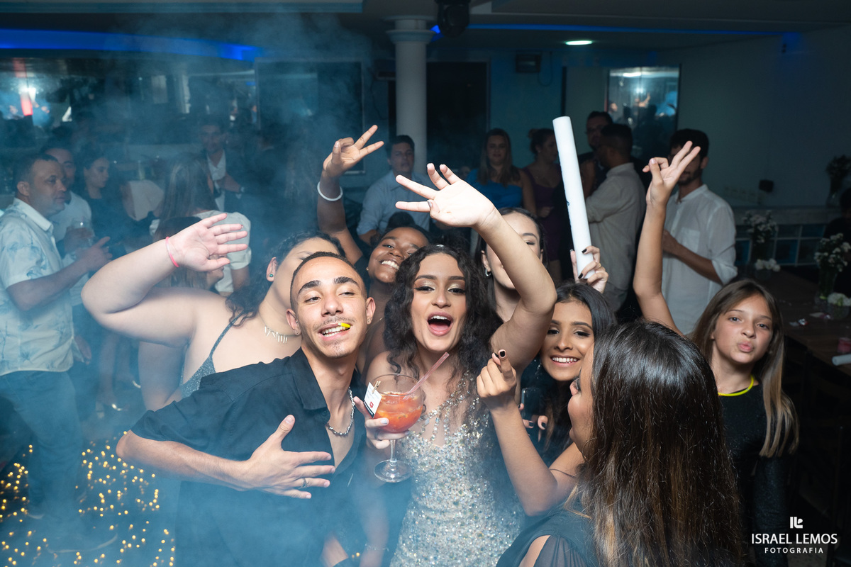 Fotografo faz lindas fotos de debutante na cidade metropolitana de bh