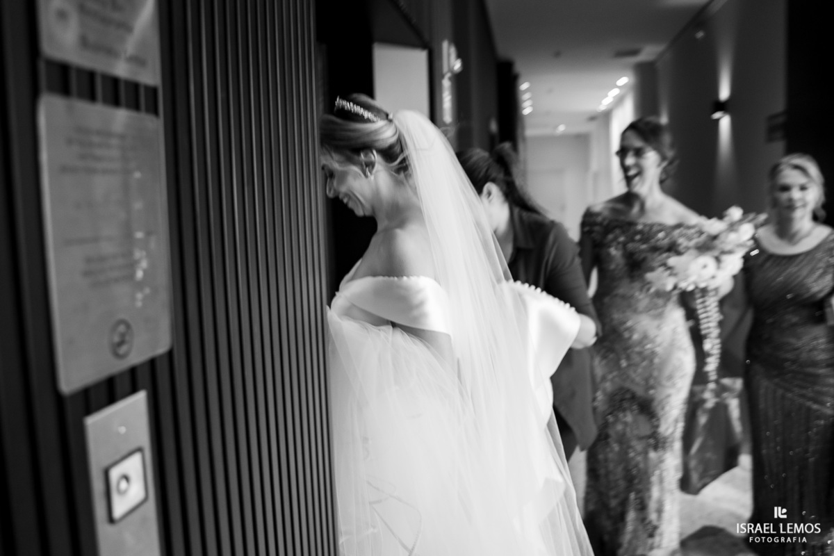 Fotografia de making of com casamento em Belo Horizonte na sala em belvedere bh fotos Israel Lemos 