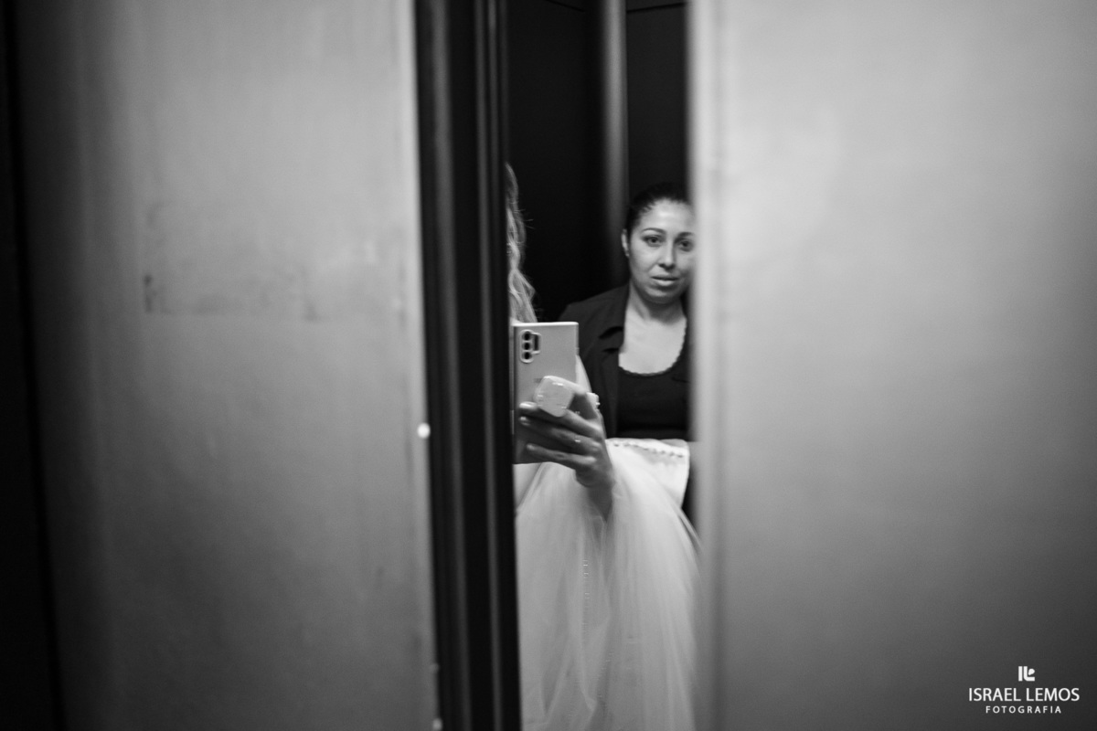 Fotografia de making of com casamento em Belo Horizonte na sala em belvedere bh fotos Israel Lemos 