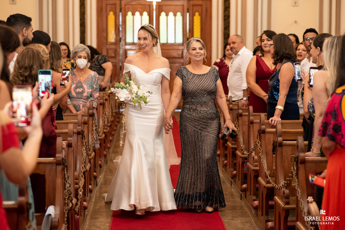 fotografo de casamento Israel Lemos . na cidade de Belo Horizonte faz lindas fotos na belíssima igreja de nossa senhora de Lourdes bh