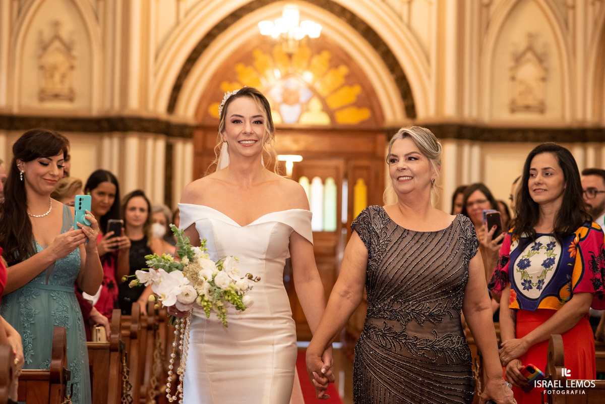 fotografo de casamento Israel Lemos . na cidade de Belo Horizonte faz lindas fotos na belíssima igreja de nossa senhora de Lourdes bh