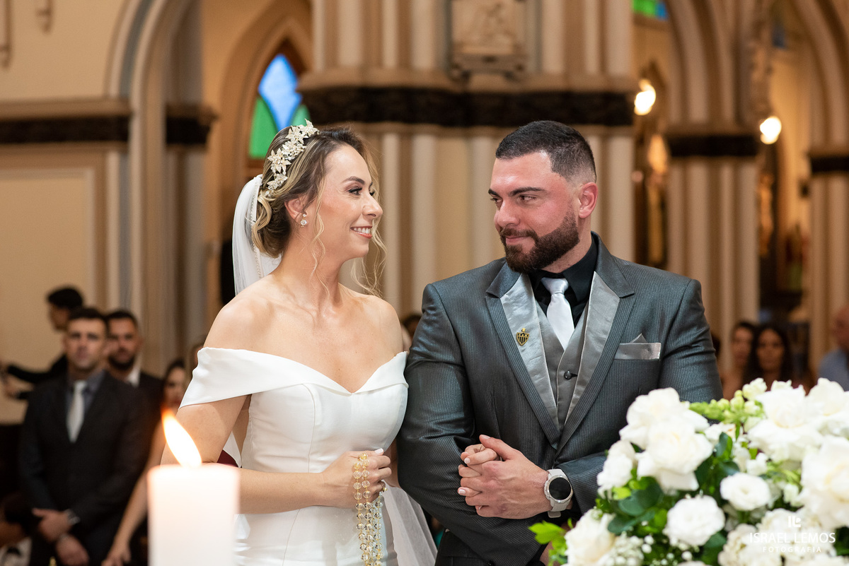 fotografo de casamento Israel Lemos na cidade de Belo Horizonte faz lindas fotos na belíssima igreja de nossa senhora de Lourdes bh