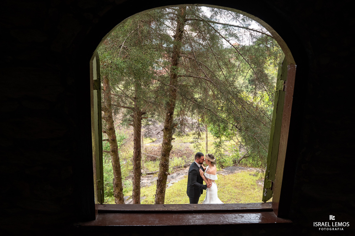 Ensaio fotografico de casal na cidade de lavras novas Ouro Preto com fotos perfeitas do fotografo Israel Lemos fotografia