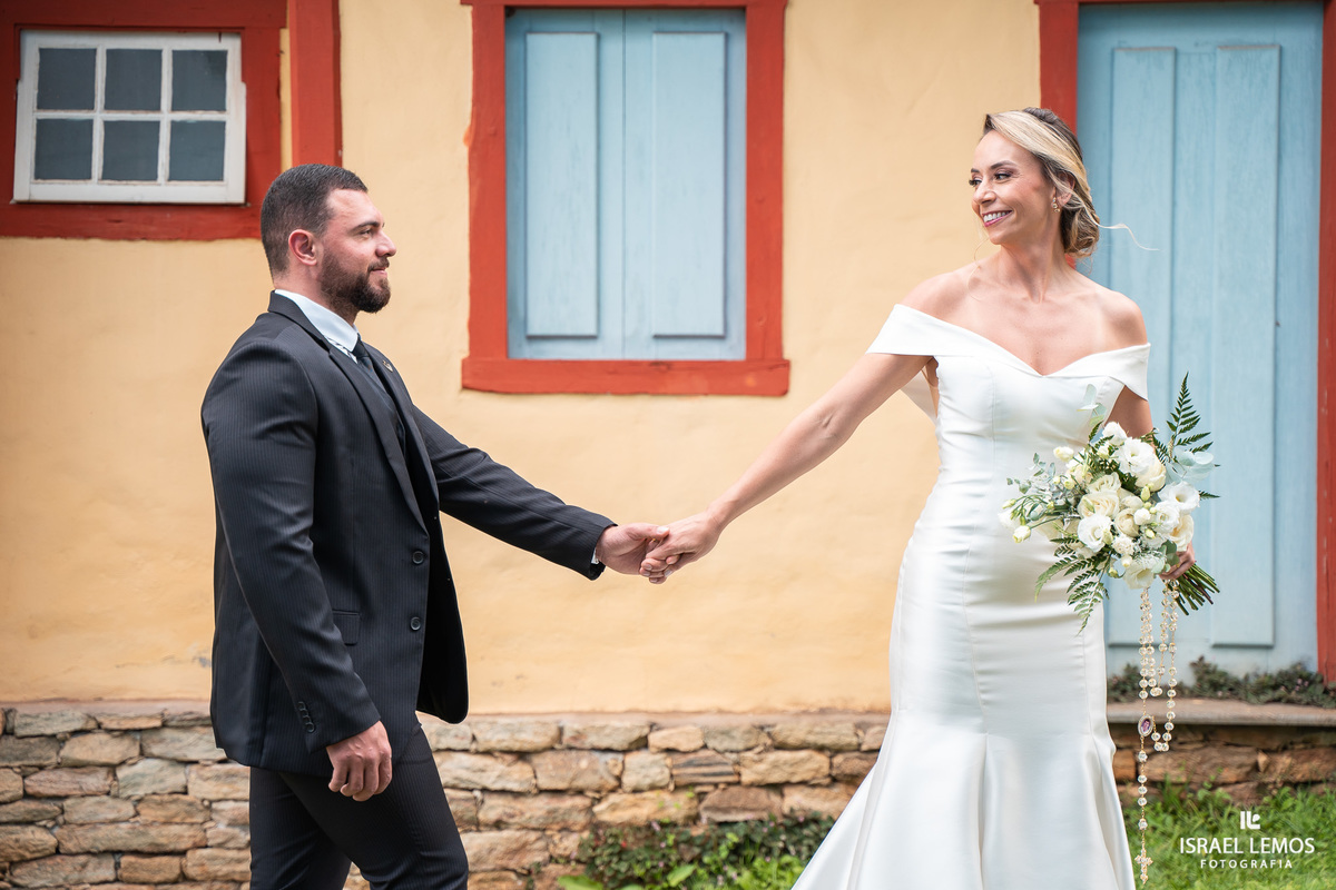 Ensaio fotografico de casal na cidade de lavras novas Ouro Preto com fotos perfeitas do fotografo Israel Lemos fotografia