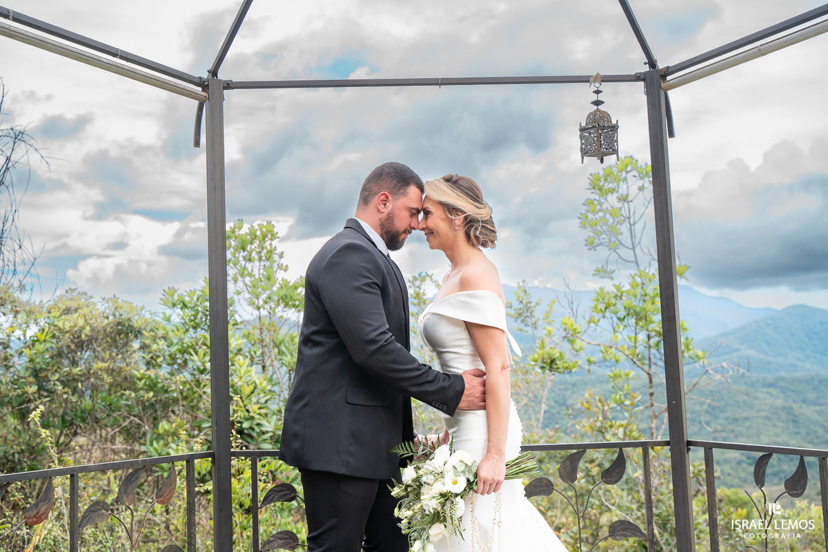 Ensaio fotografico de casal na cidade de lavras novas Ouro Preto com fotos perfeitas do fotografo Israel Lemos fotografia