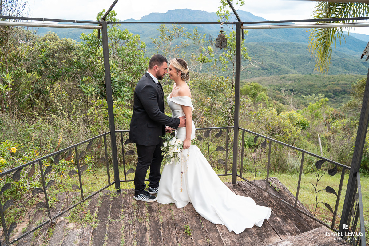 Ensaio fotografico de casal na cidade de lavras novas Ouro Preto com fotos perfeitas do fotografo Israel Lemos fotografia