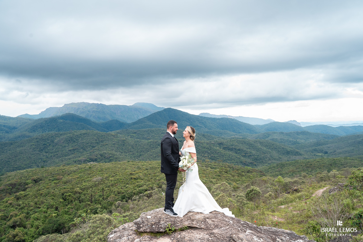 Ensaio fotografico de casal na cidade de lavras novas Ouro Preto com fotos perfeitas do fotografo Israel Lemos fotografia