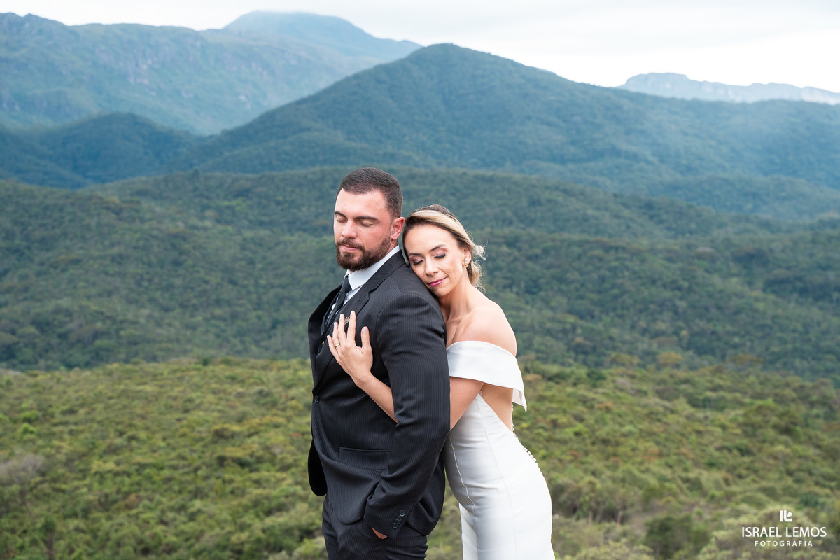 Ensaio fotografico de casal na cidade de lavras novas Ouro Preto com fotos perfeitas do fotografo Israel Lemos fotografia
