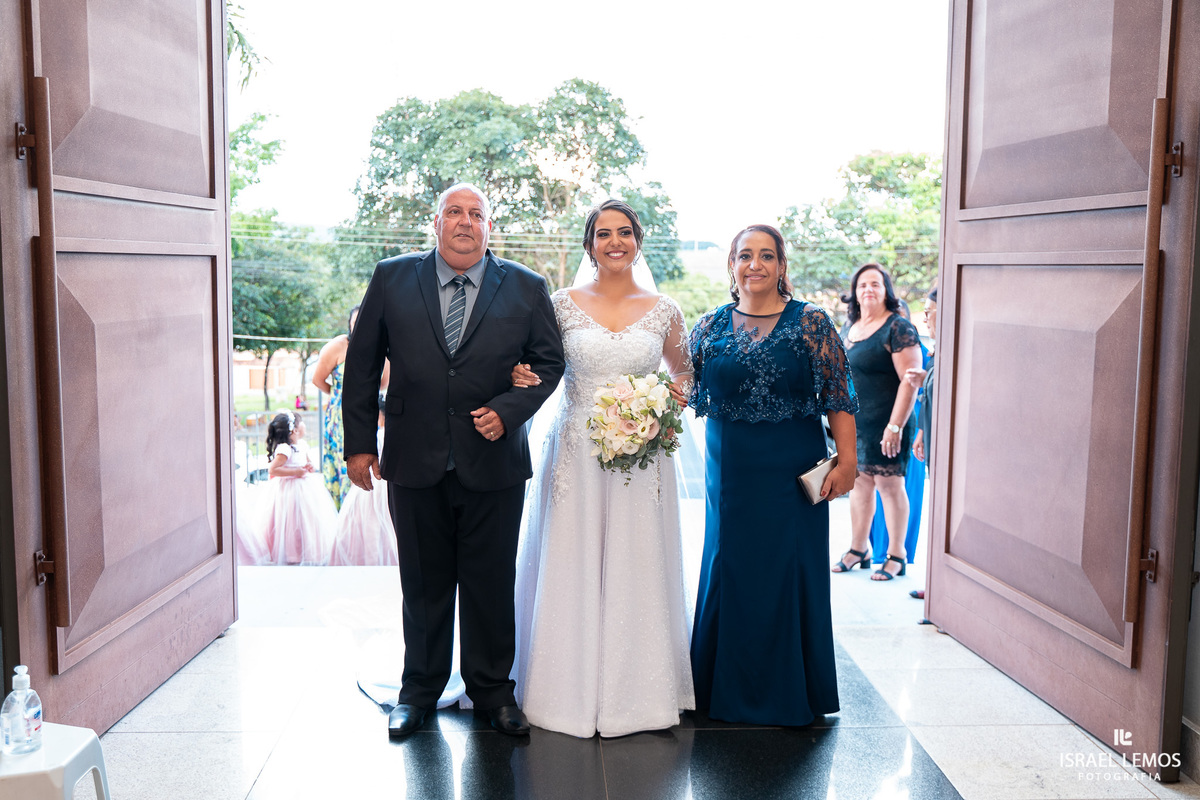 Fotografo de casamento em para de minas Israel Lemos fotografia fz lindo casamento na igreja de sao Pedro para de minas