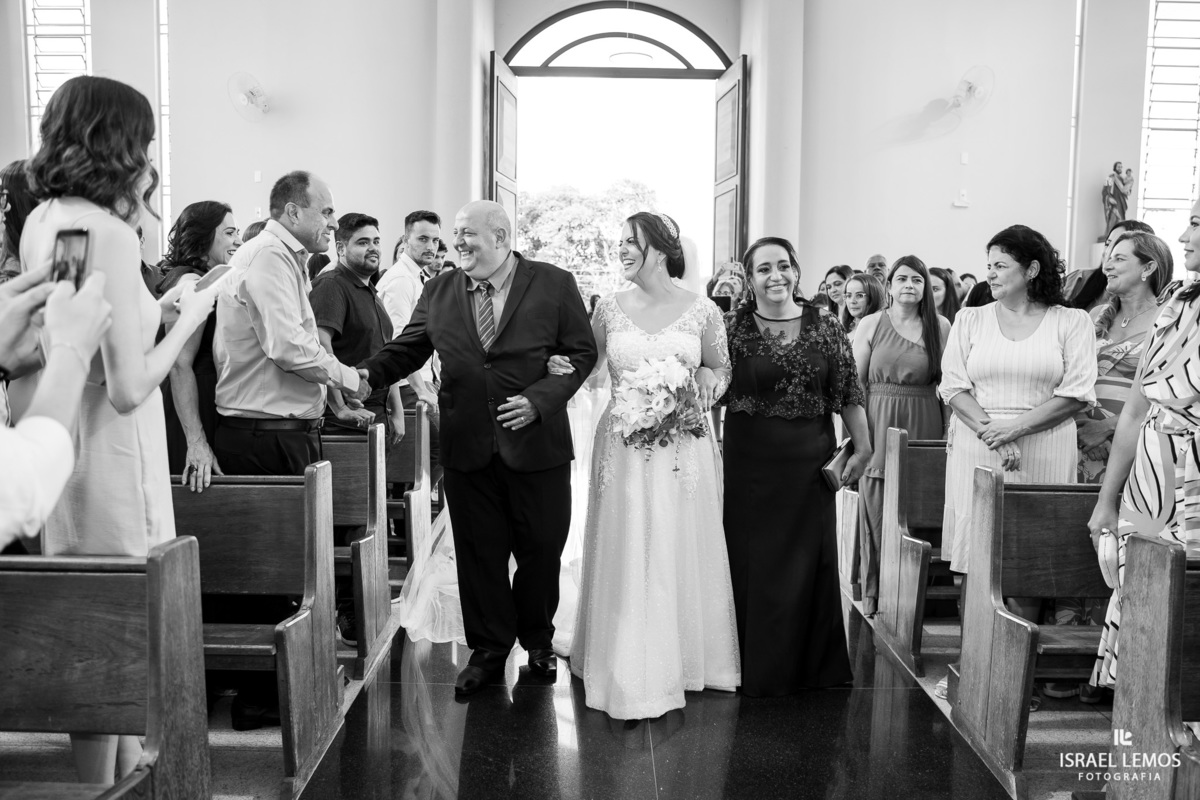 Fotografo de casamento em para de minas Israel Lemos fotografia fz lindo casamento na igreja de sao Pedro para de minas