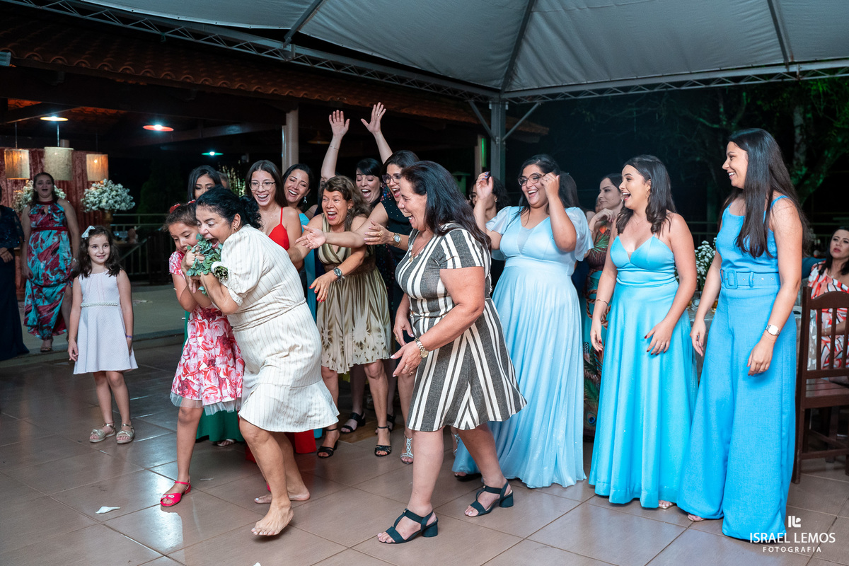 recepção casamento Fotografo de casamento em para de minas Israel Lemos fotografia fz lindo casamento na igreja de sao Pedro para de minas