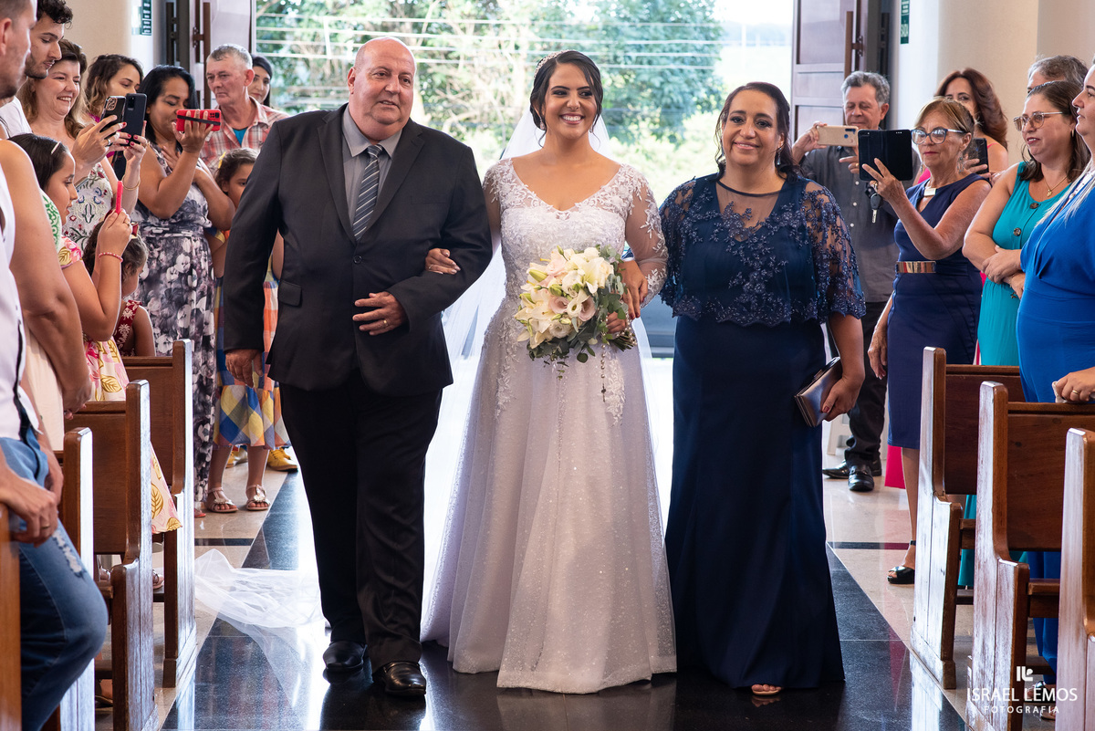 Fotografo de casamento em para de minas Israel Lemos fotografia fz lindo casamento na igreja de sao Pedro para de minas