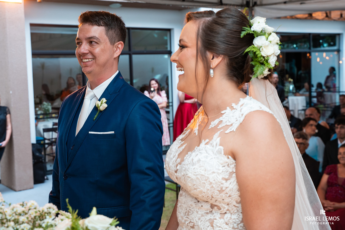 sorrido da noiva tota feliz