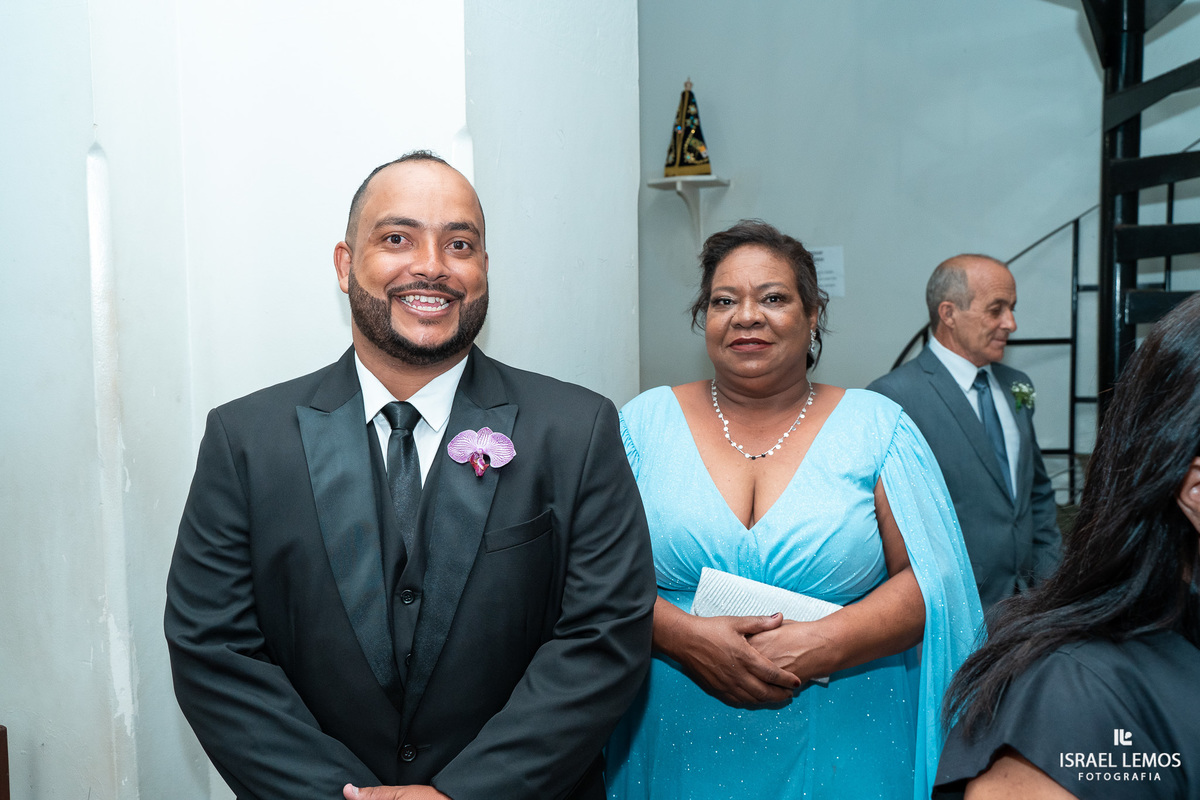 Fotografo de casamento faz fotos lindas na igreja N. S. das graças  em Para de Minas Israel Lemos fotografo