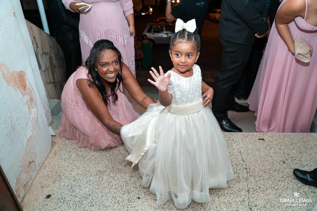 Fotografo de casamento faz fotos lindas na igreja N. S. das graças  em Para de Minas Israel Lemos fotografo