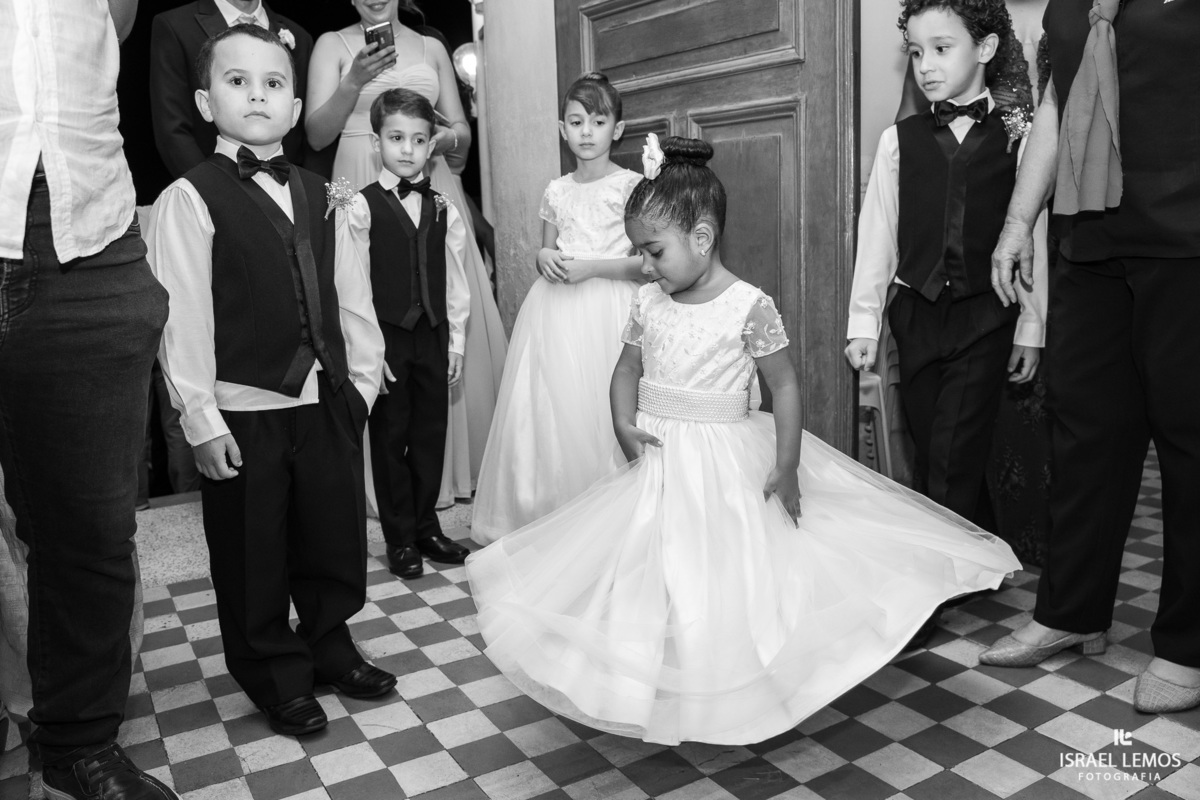 Fotografo de casamento faz fotos lindas na igreja N. S. das graças  em Para de Minas Israel Lemos fotografo