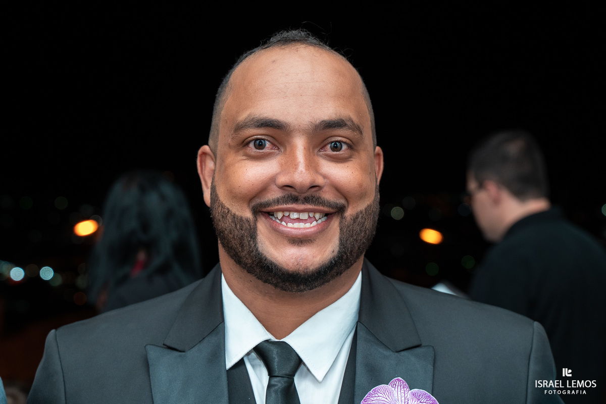 Fotografo de casamento faz fotos lindas na igreja N. S. das graças  em Para de Minas Israel Lemos fotografo