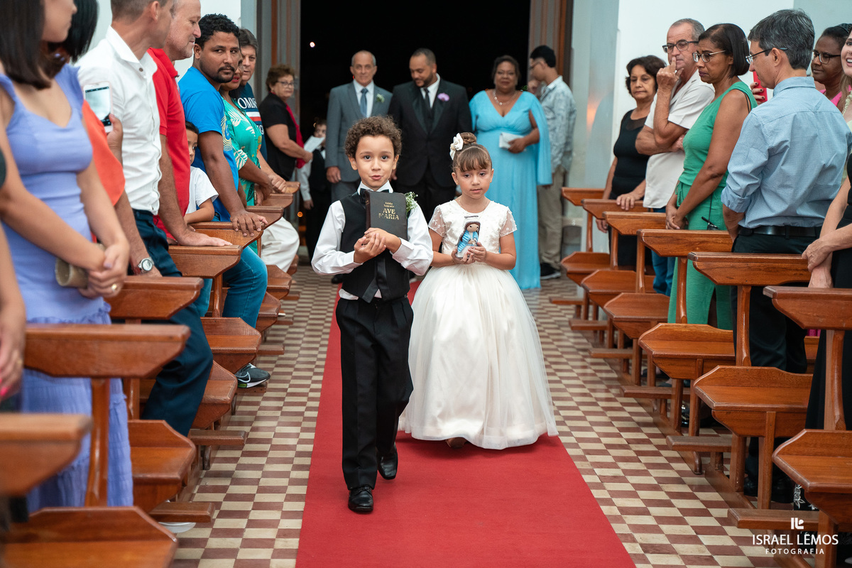 Fotografo de casamento faz fotos lindas na igreja N. S. das graças  em Para de Minas Israel Lemos fotografo