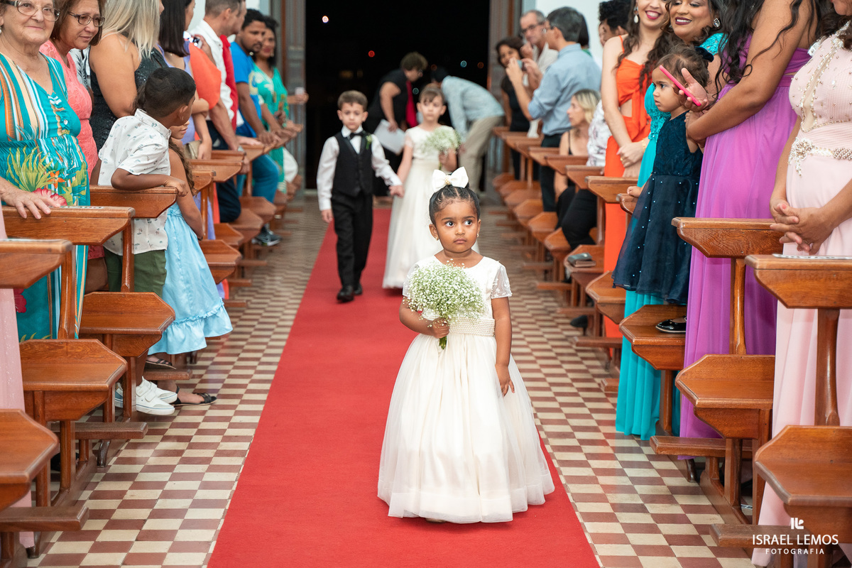 Fotografo de casamento faz fotos lindas na igreja N. S. das graças  em Para de Minas Israel Lemos fotografo