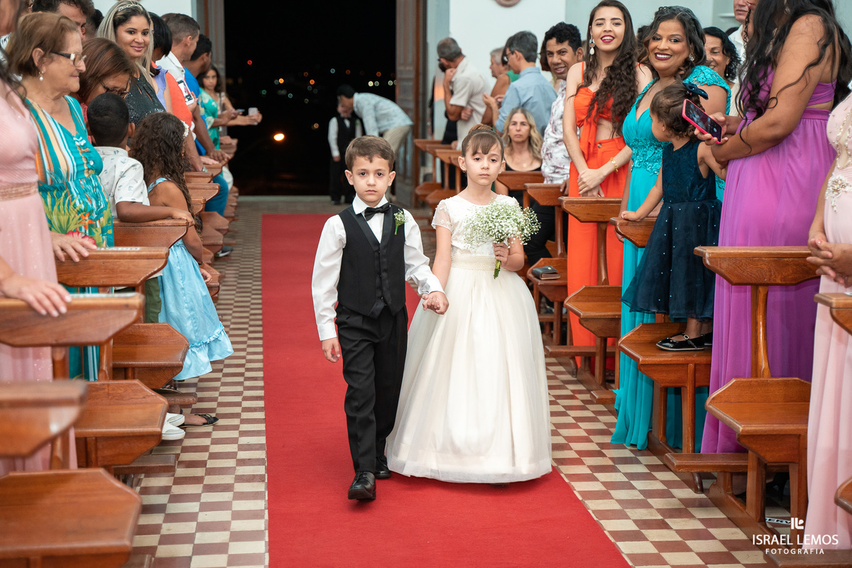 Fotografo de casamento faz fotos lindas na igreja N. S. das graças  em Para de Minas Israel Lemos fotografo