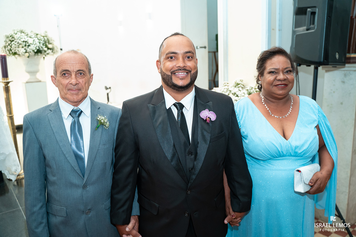 Fotografo de casamento faz fotos lindas na igreja N. S. das graças  em Para de Minas Israel Lemos fotografo