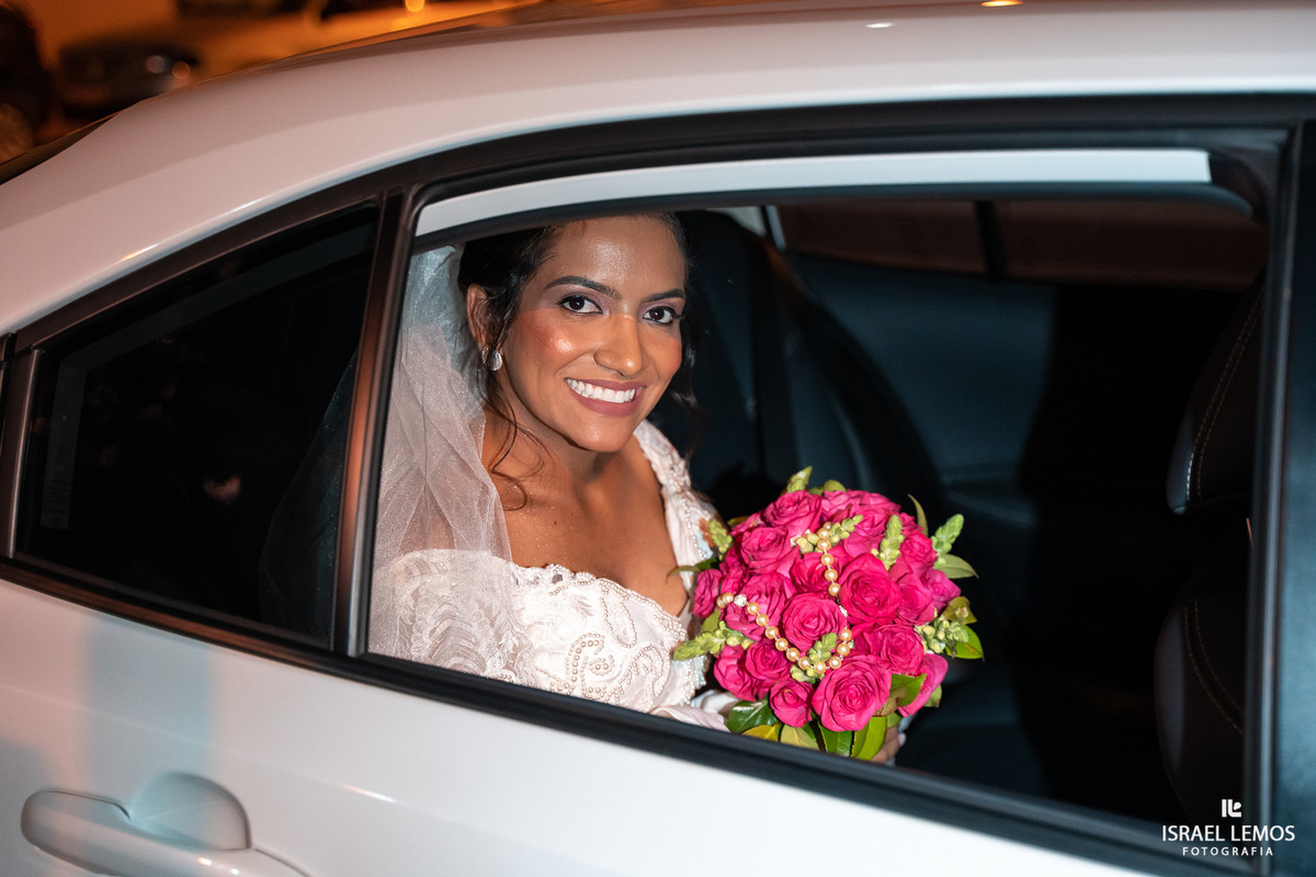 Fotografo de casamento faz fotos lindas na igreja N. S. das graças  em Para de Minas Israel Lemos fotografo