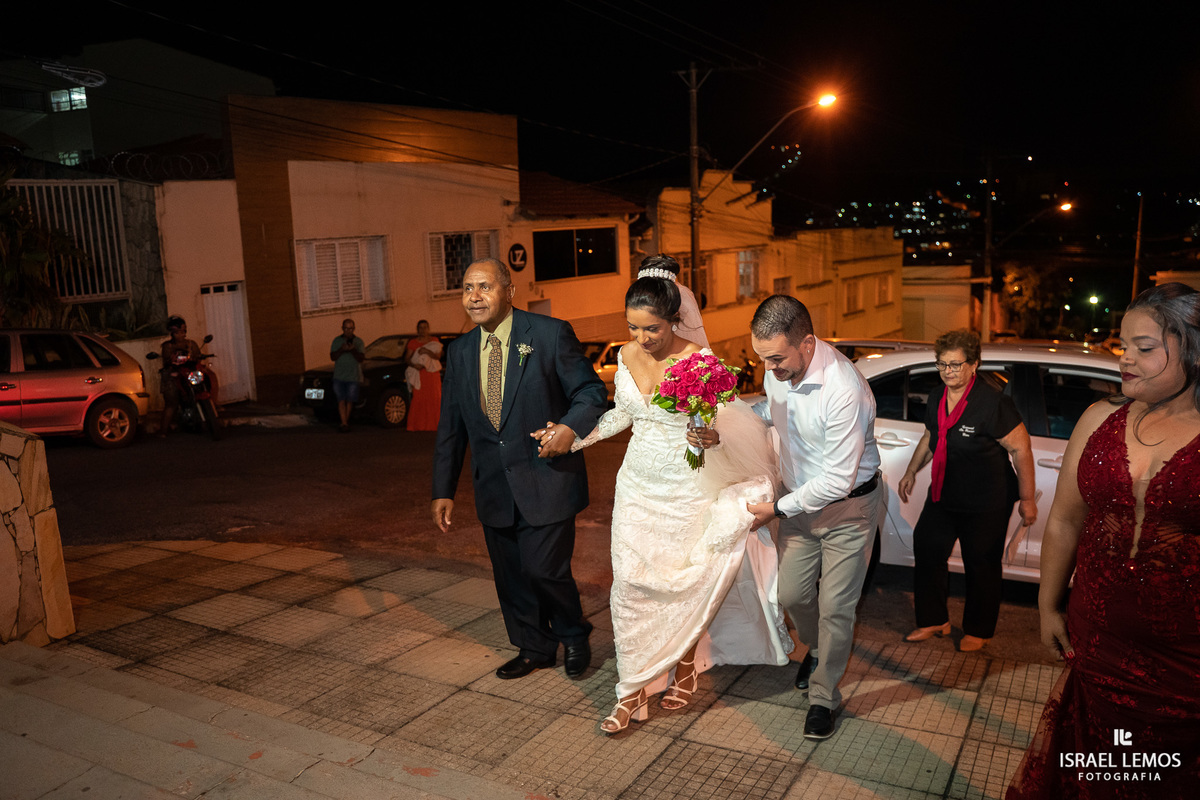 Fotografo de casamento faz fotos lindas na igreja N. S. das graças  em Para de Minas Israel Lemos fotografo