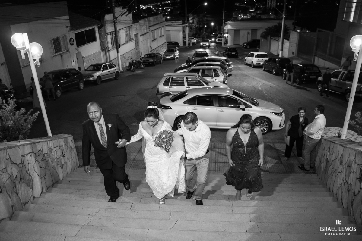 Fotografo de casamento faz fotos lindas na igreja N. S. das graças  em Para de Minas Israel Lemos fotografo