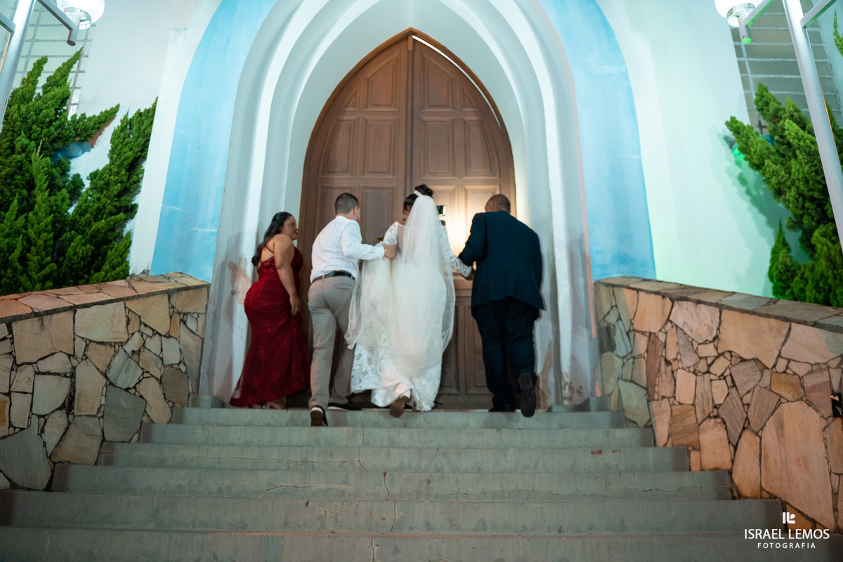 Fotografo de casamento faz fotos lindas na igreja N. S. das graças  em Para de Minas Israel Lemos fotografo