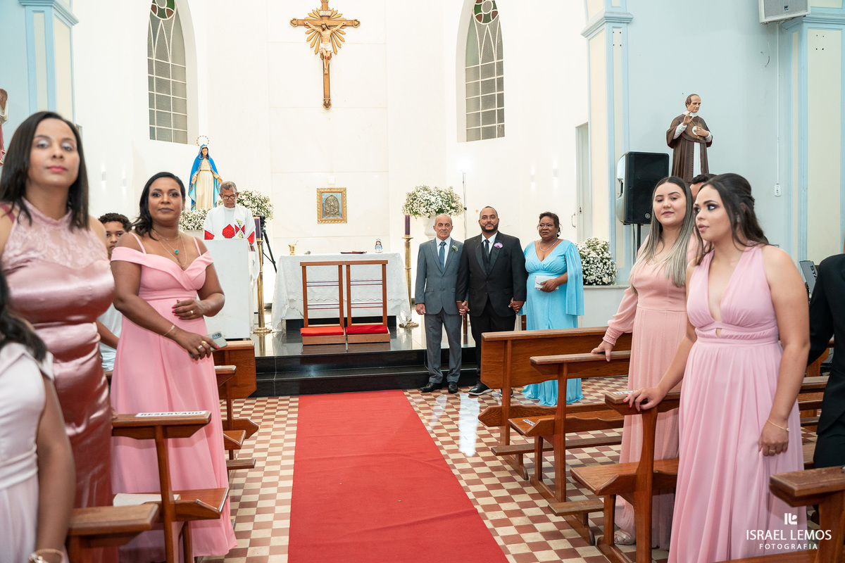 Fotografo de casamento faz fotos lindas na igreja N. S. das graças  em Para de Minas Israel Lemos fotografo