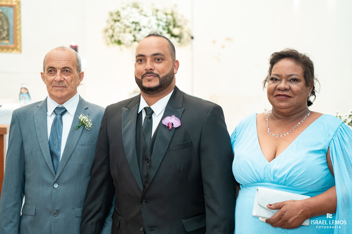 Fotografo de casamento faz fotos lindas na igreja N. S. das graças  em Para de Minas Israel Lemos fotografo