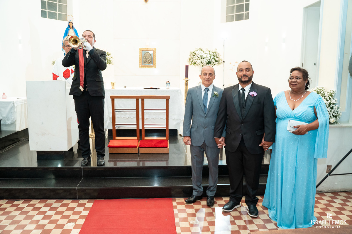 Fotografo de casamento faz fotos lindas na igreja N. S. das graças  em Para de Minas Israel Lemos fotografo