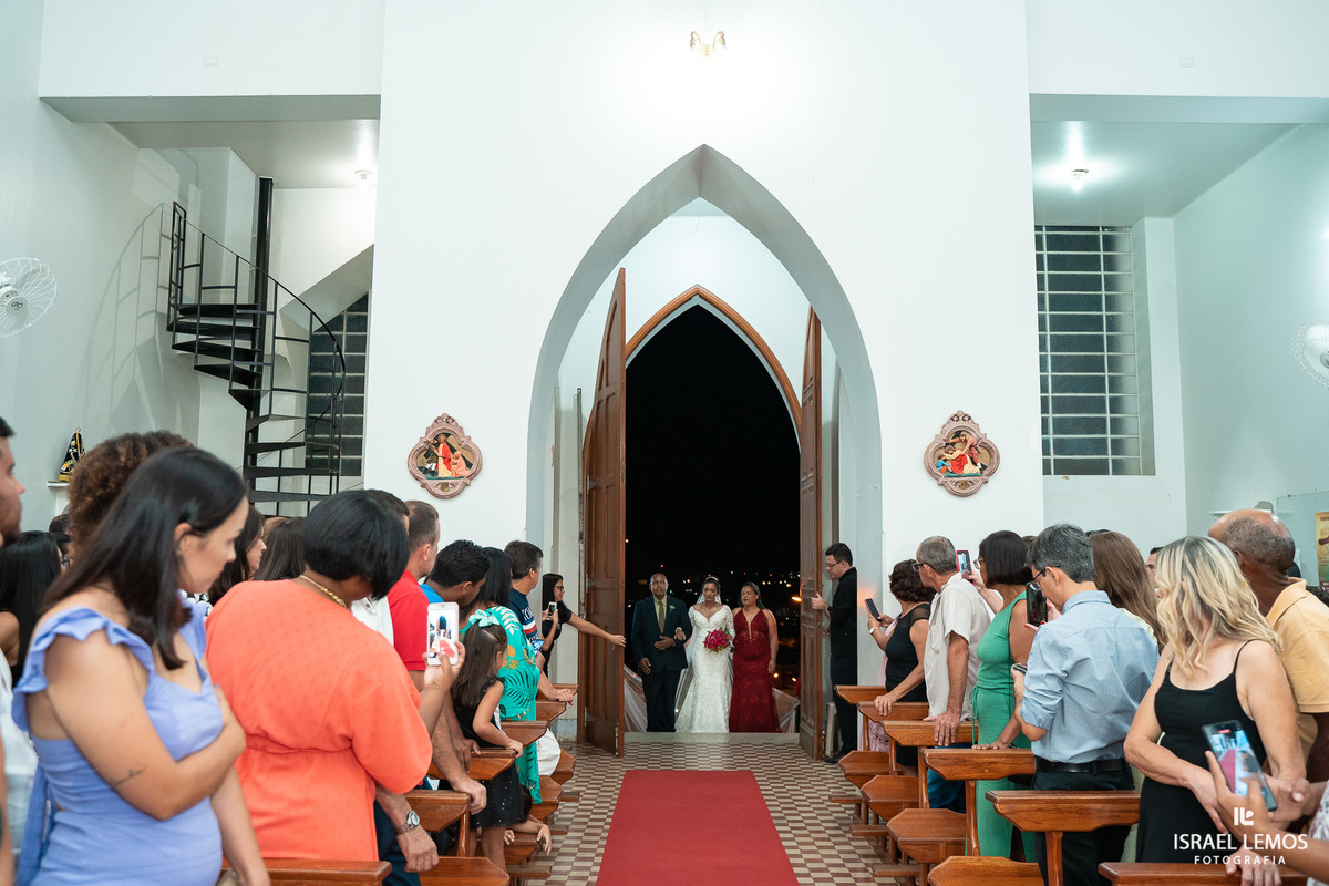 Fotografo de casamento faz fotos lindas na igreja N. S. das graças  em Para de Minas Israel Lemos fotografo