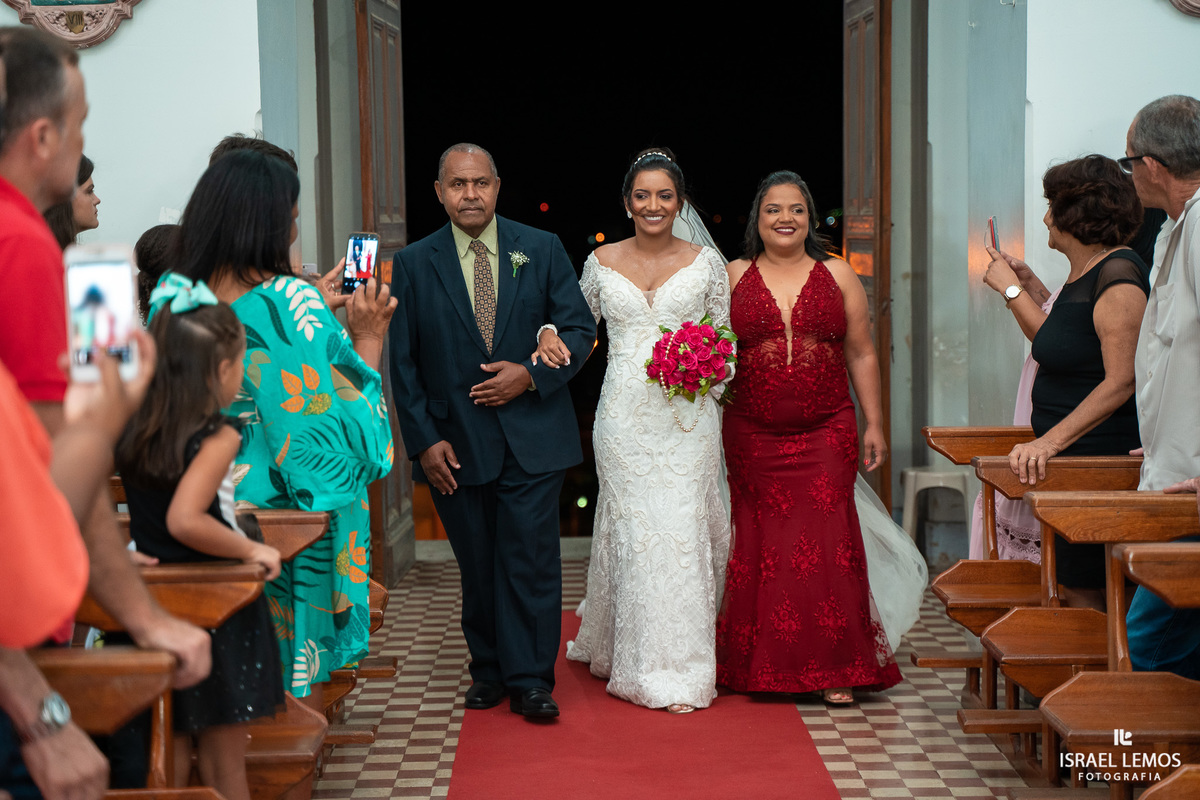 Fotografo de casamento faz fotos lindas na igreja N. S. das graças  em Para de Minas Israel Lemos fotografo